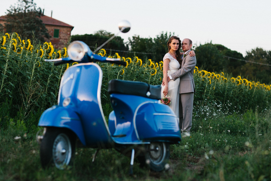 Wedding Portraits Italy Vespa 125 Primavera Blu