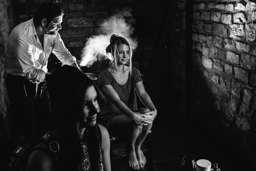 Brides getting ready Hair spray Tuscany