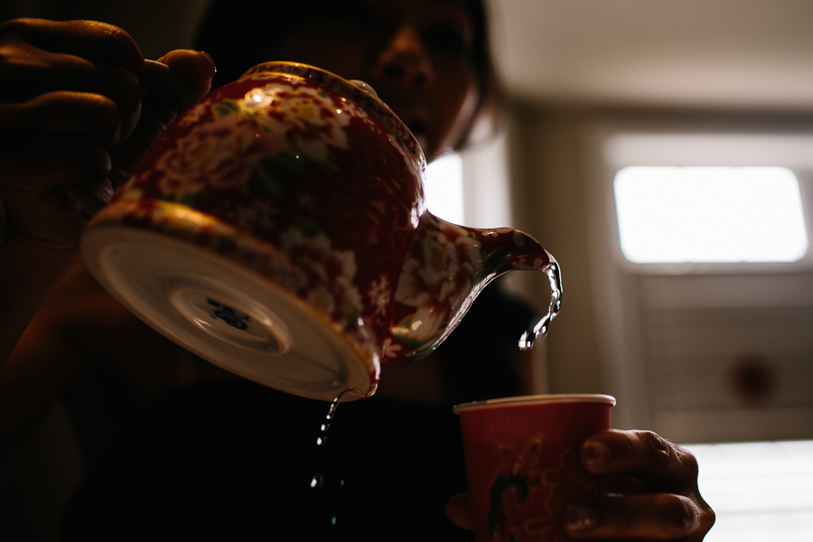 hot tea during cinese wedding ceremony in toronto