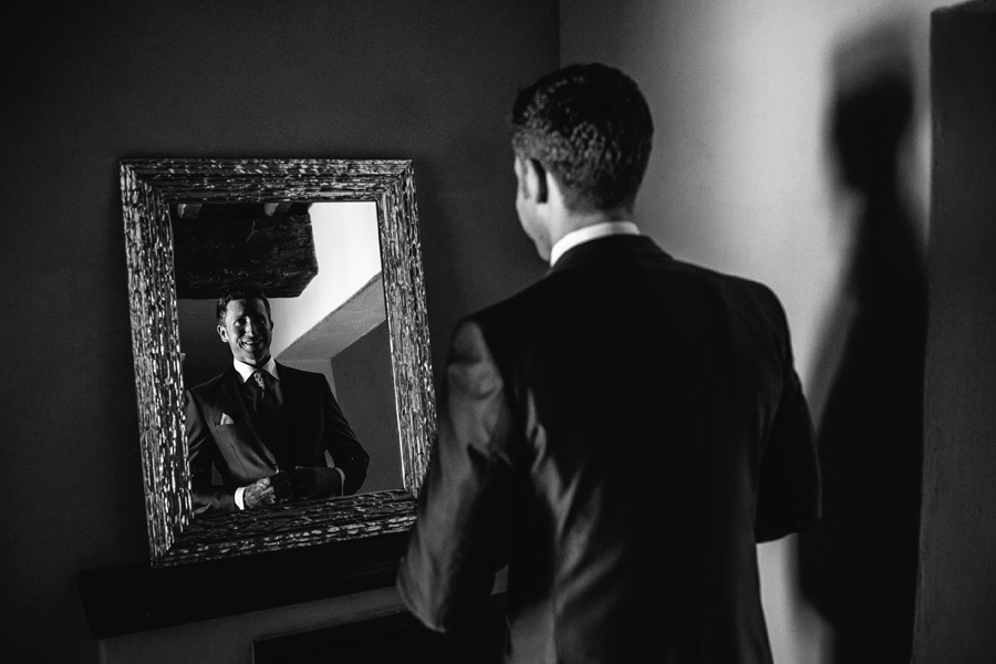 Room getting ready in front of a mirror in Tuscany