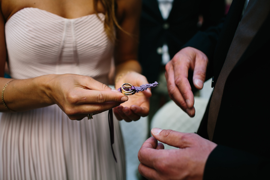 Changing the rings during wedding in Tuscany