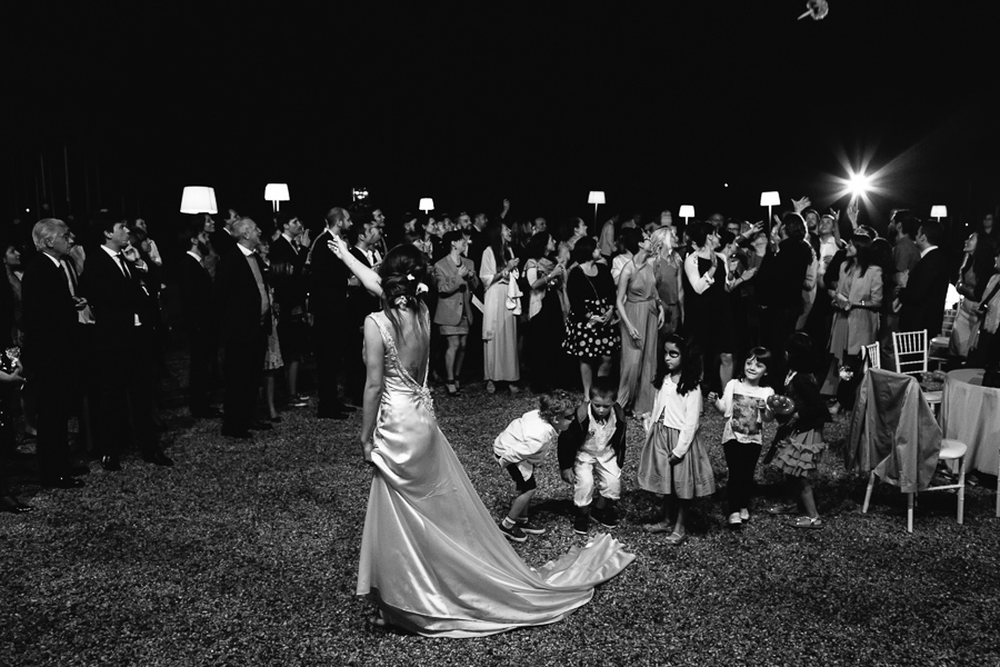 Lancio Bouquet Sposa Lago di Garda Fotografo Julian Kanz