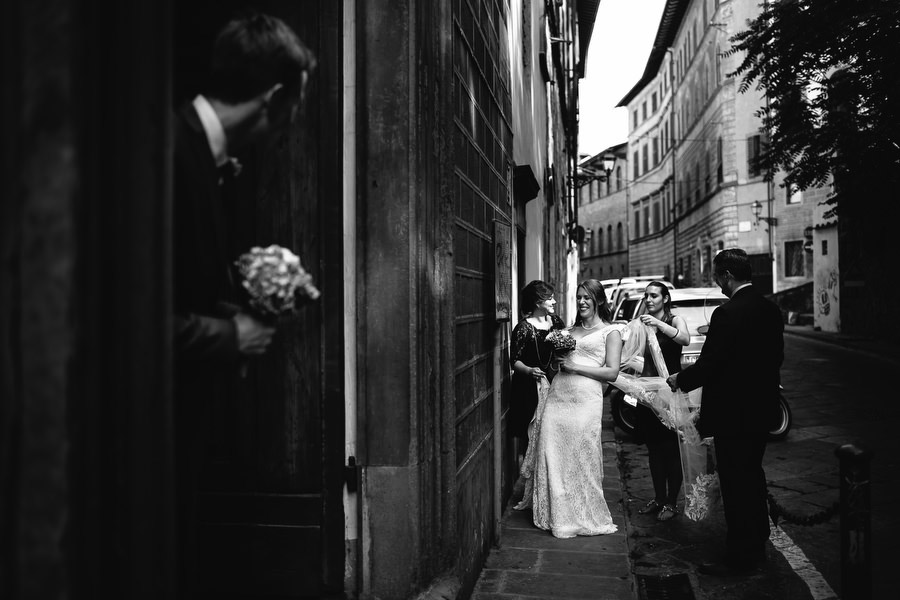 bride entrance at church Santa Lucia dei Magnoli in florence