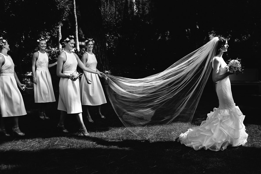 bride and bridesmaids in italy