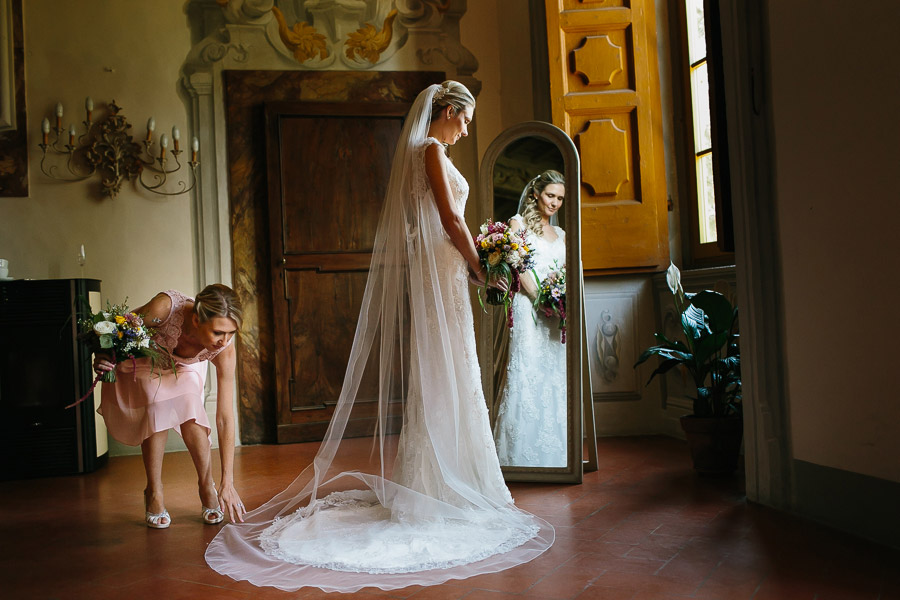 bride getting ready tuscany