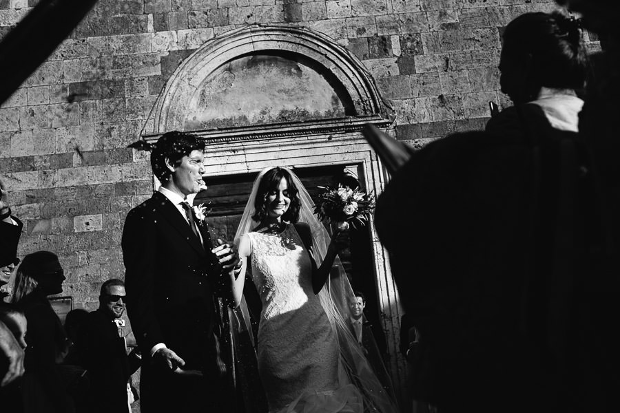 bride and groom wedding photographer tuscany