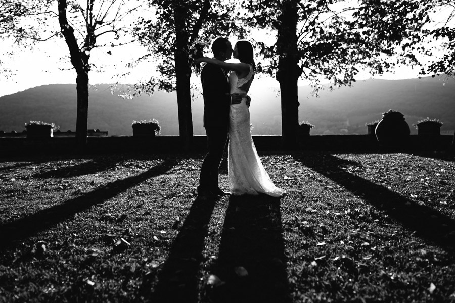 silhouette wedding photos tuscany
