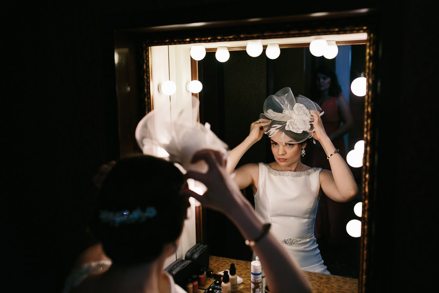 Bride getting ready in Venice in front of a mirror