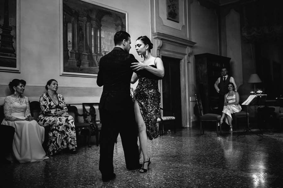 bride and groom Argentine tango venice