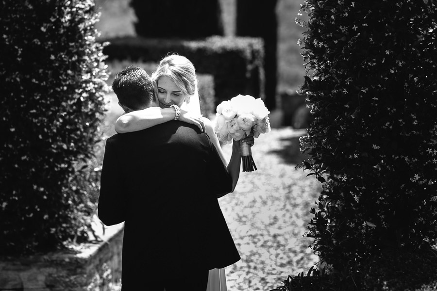 tuscany wedding photographer first view bride and groom