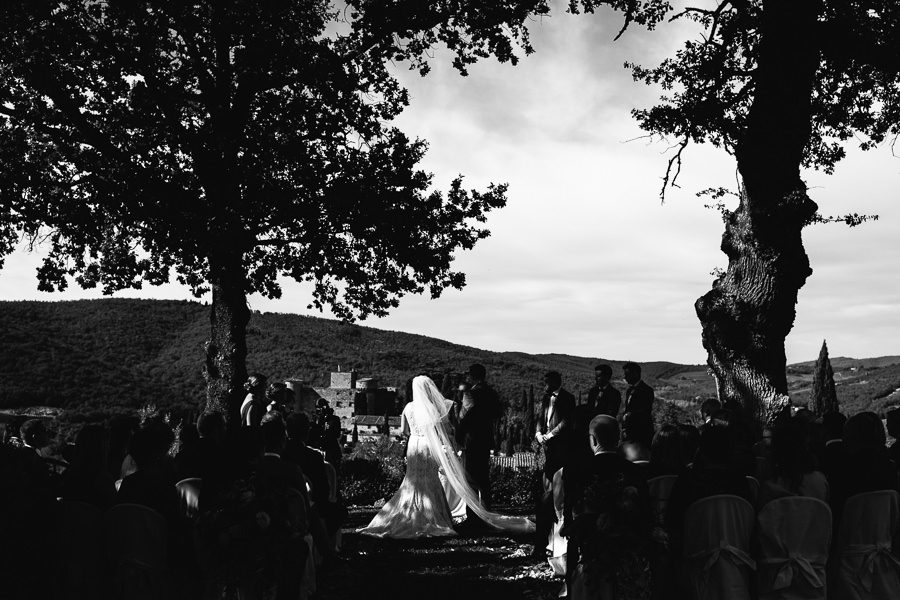 amazing outdoor ceremony wedding tuscany
