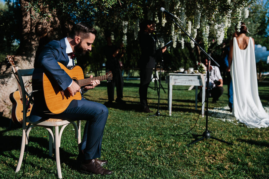 guitar man at wedding in apulia, italy