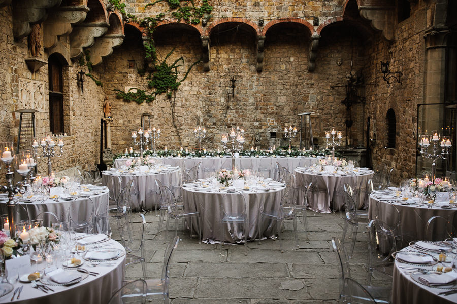 beautiful tabe setup at castello di vincigliata wedding