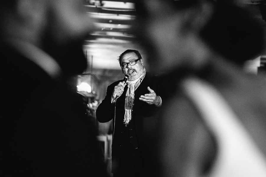 fantastic tenor singer during wedding in italy