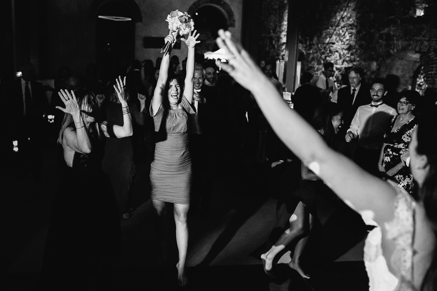 bride throwing the bouquet at la cervara wedding