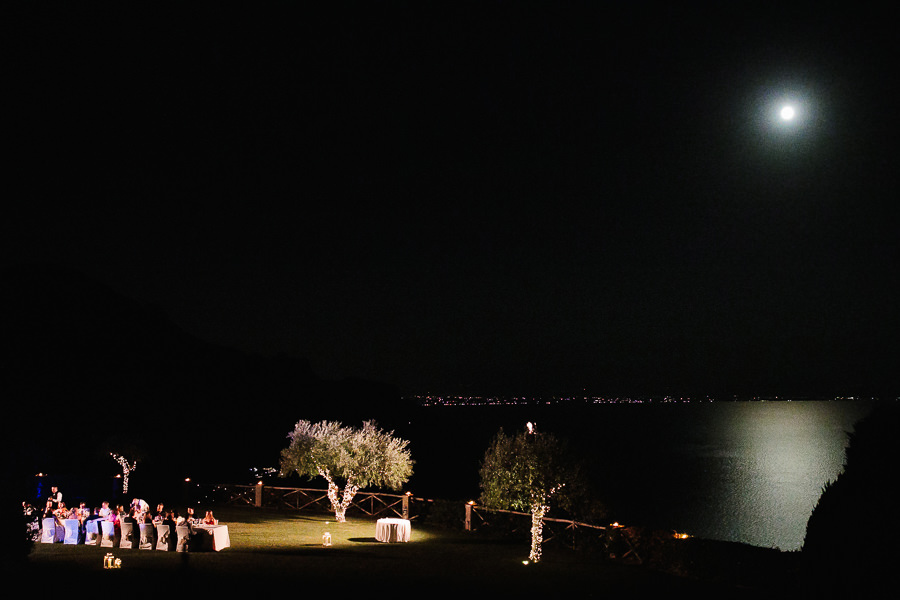 wedding dinner villa cimbrone with lighting moon in ravello