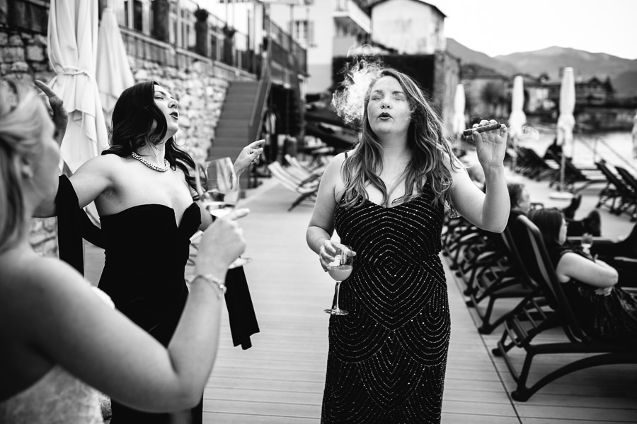 Lady smoking a cigar during Wedding at Hotel Villa Aurora Lezzen
