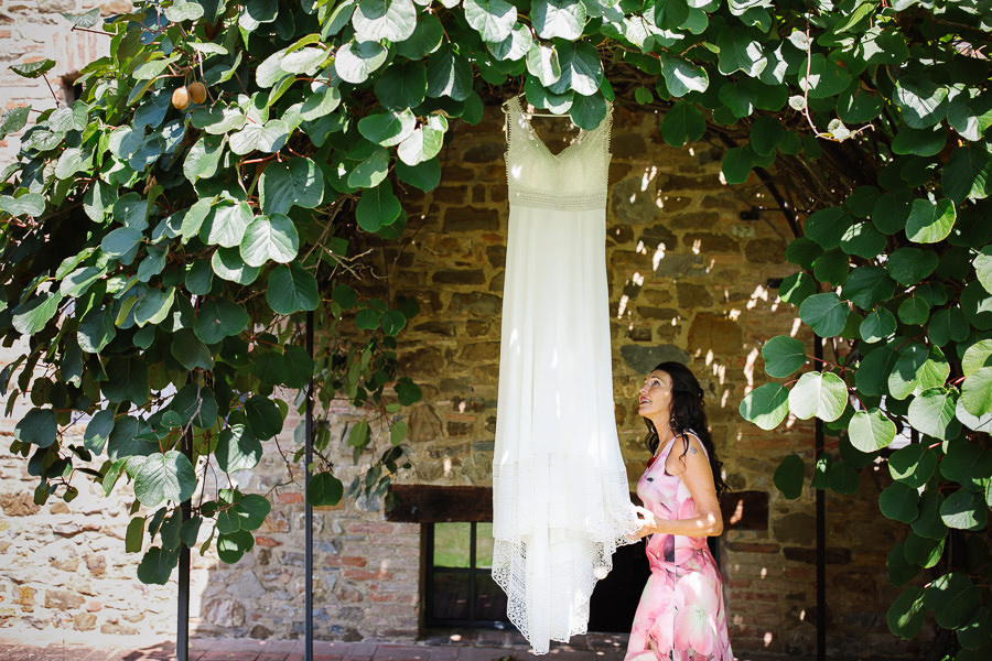 Getting Ready Casa Cornacchi Wedding Tuscany