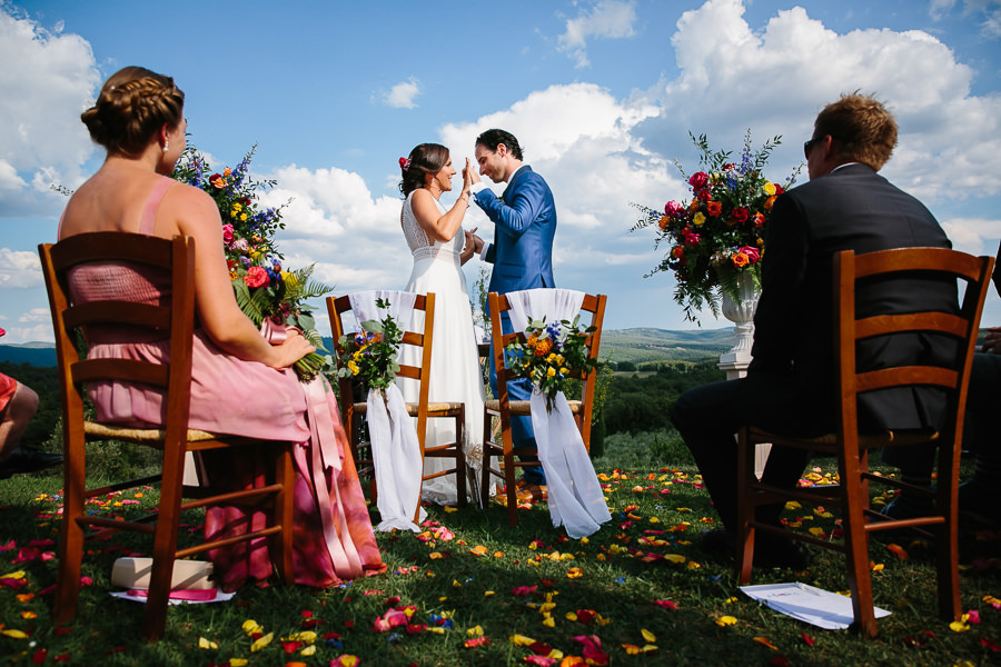 romantic wedding ceremony at casa cornacchi