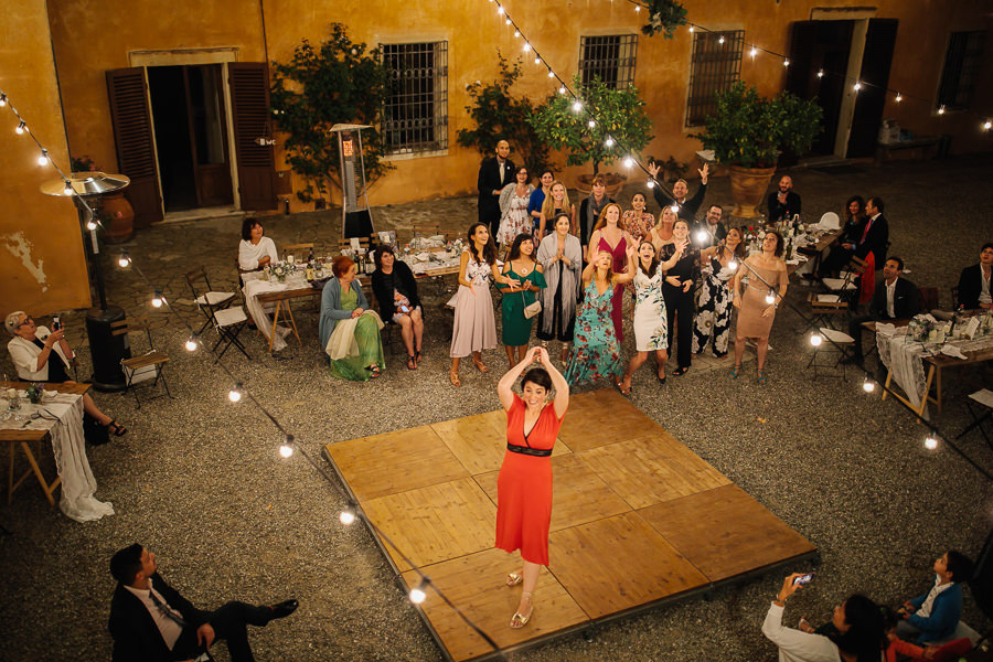 Bride throwing bouquet at Villa Catignano