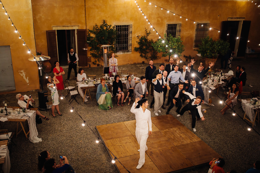 Bride throwing bouquet at Villa Catignano