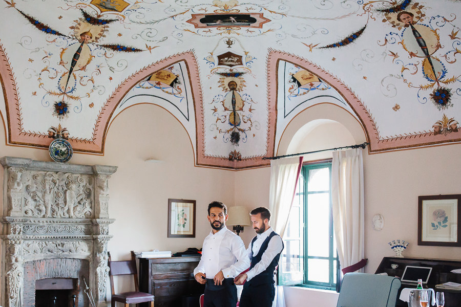 grooms getting ready for wedding ceremony at villa cimbrone wedd