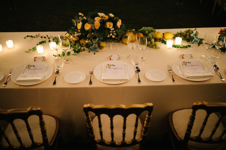 amazing table setting at villa cimbrone amalfi wedding