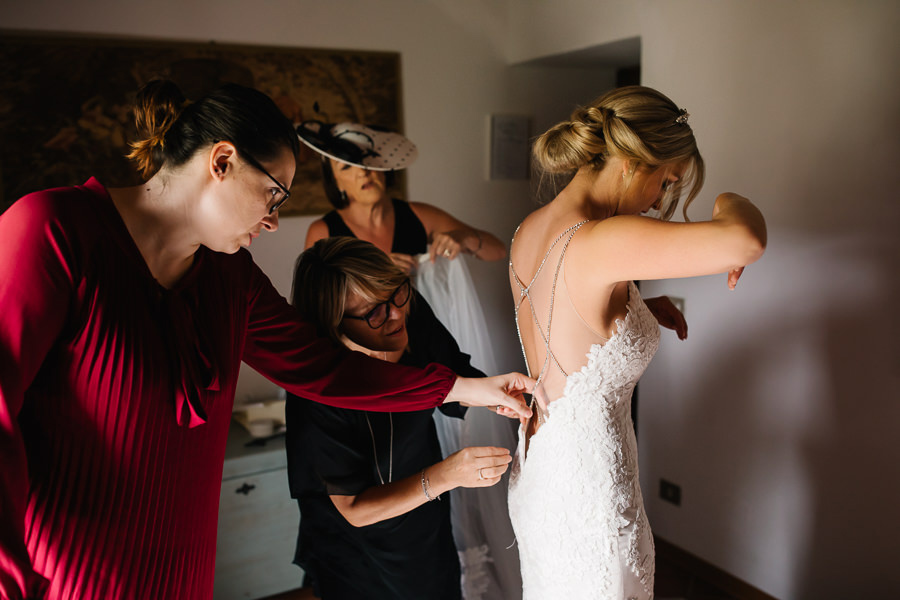 Bride preparation wedding castello del trebbio