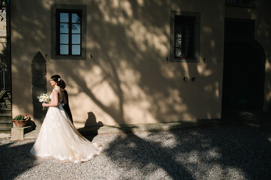 bride putting on her dress for wedding at tenuta mocajo