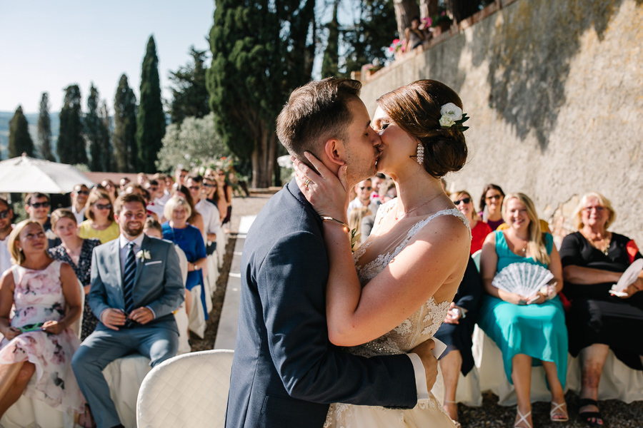 romantic wedding ceremony at tenuta mocajo