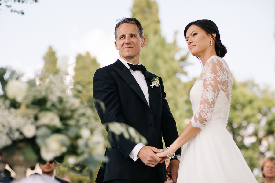 symbolic wedding ceremony with a view on castello di meleto