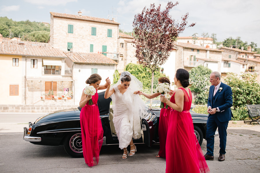 Father of the bride sees his daughter for the first time