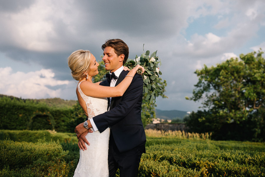 portrait photos in the garden of villa di maiano