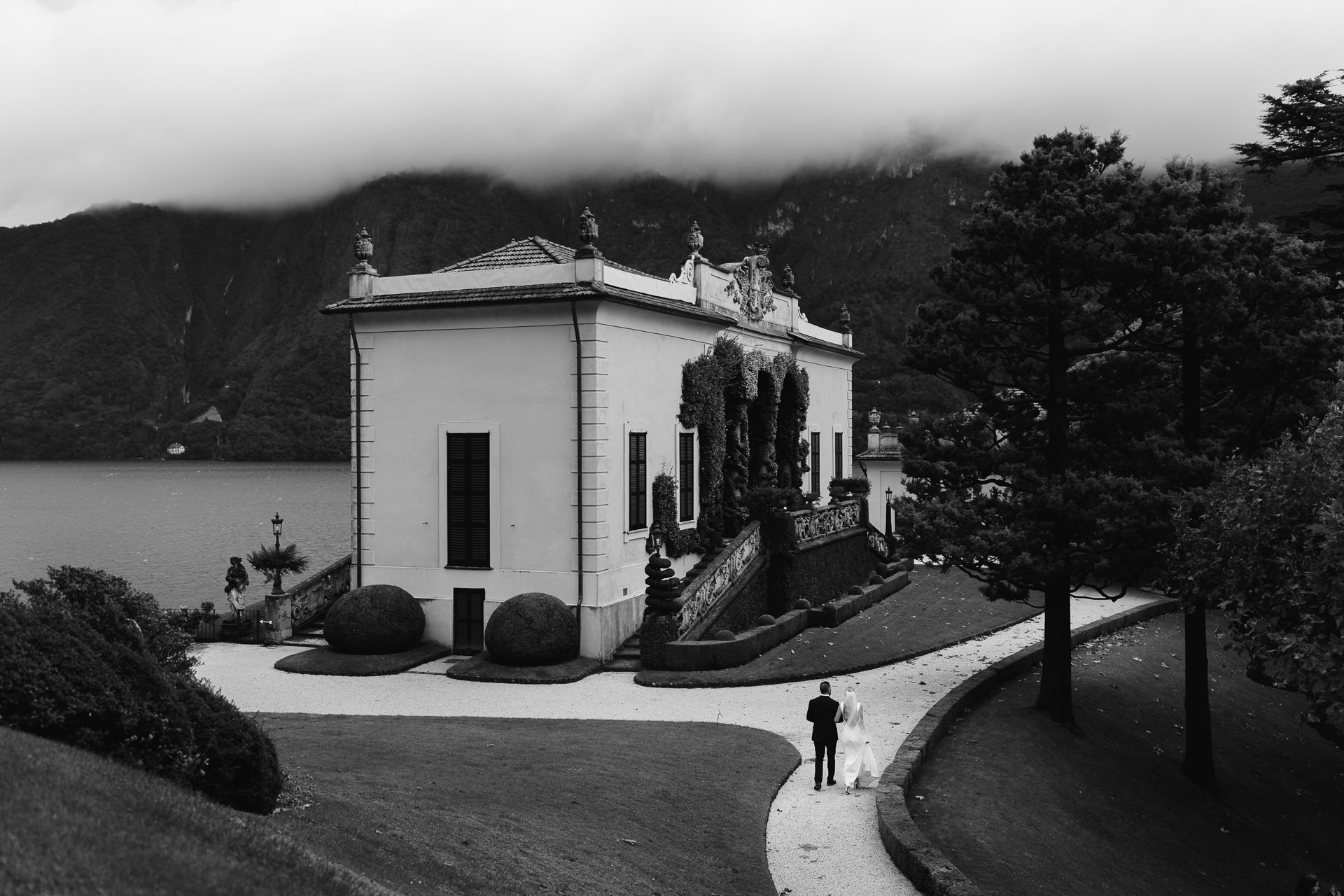 Italian Wedding Photographer for Como | after the rain passed, the bride and groom stepped out